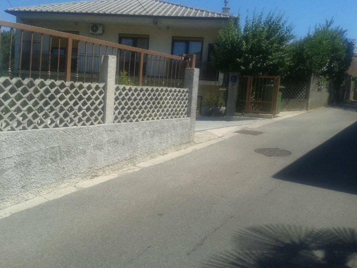 מטולי Apartman Milada Vrvilo מראה חיצוני תמונה